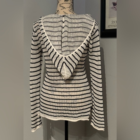Roxy size med loose knit beach coverup - Picture 3 of 4